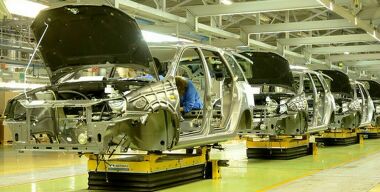 Российские автозаводы останавливают конвейеры