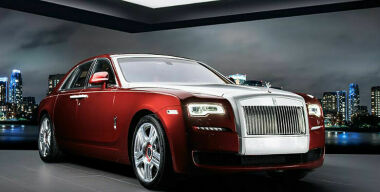 Rolls-Royce выпустил королевский Ghost, отделанный бриллиантами