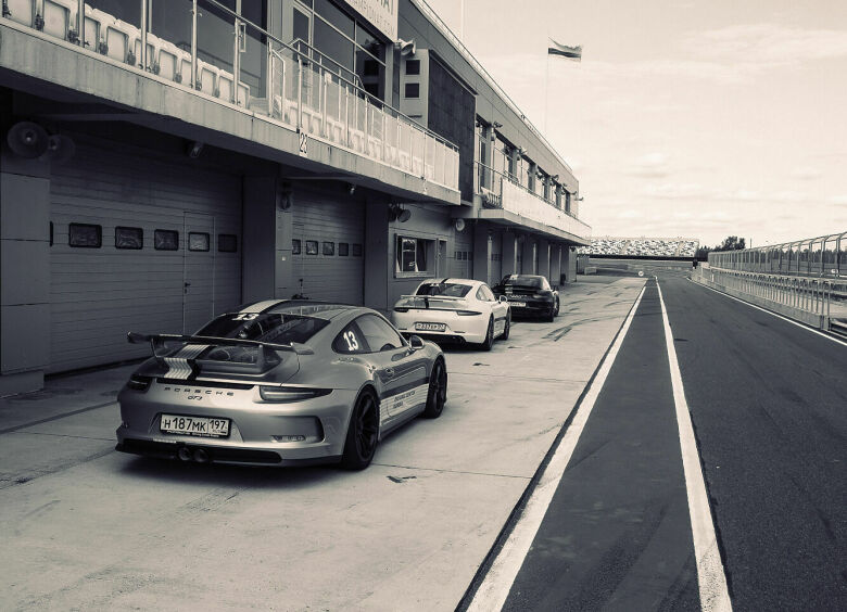 Изображение Как Олег Кесельман учит водить Porsche