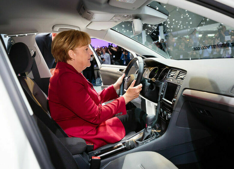 Изображение VW, «попав» минимум на 25 млрд. евро, хоронит себя заживо