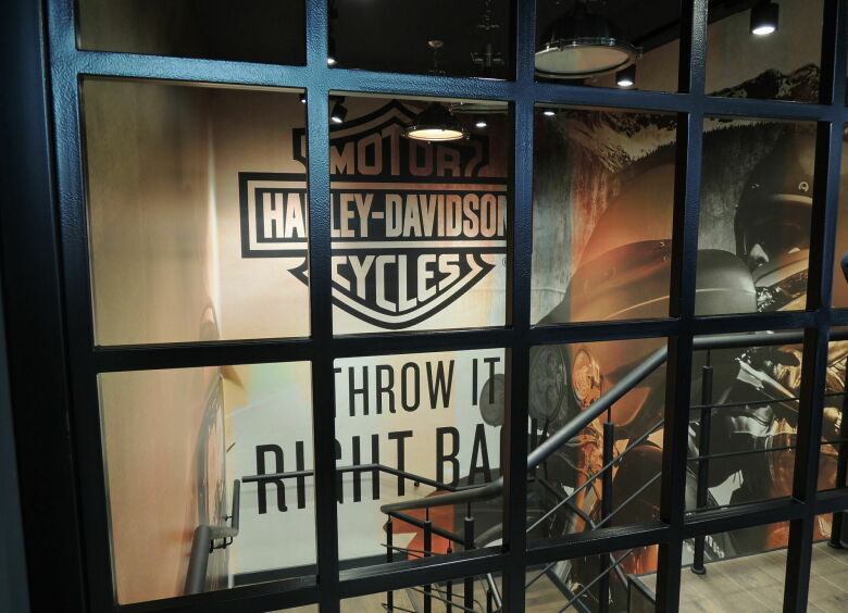 Изображение По случаю юбилея Harley-Davidson раздавал «электрички»