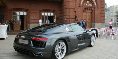 Audi R8 представили в России с императорским размахом