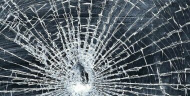 На МКАД обстреляны две машины из автомата Калашникова