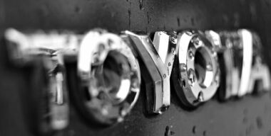 Toyota откажется от бензиновых машин