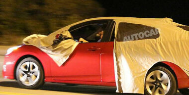 Новая Toyota Prius без камуфляжа: легче, больше, экономичней