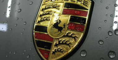 Porsche остановил поставки машин в Россию