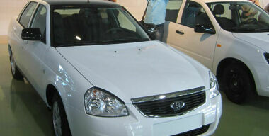 АВТОВАЗ выпустил 100 черно-белых LADA Priora