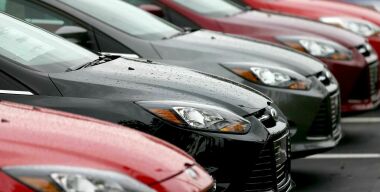 Продажи машин с пробегом тоже падают, но медленнее