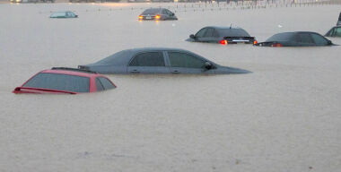 Как водить машину во время потопа