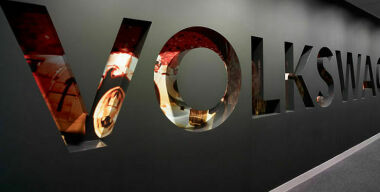 Мировые продажи VW упали
