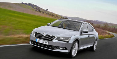 Skoda Superb плучит шины Continental