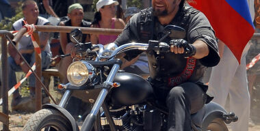 «Ночные волки»: где загорают мотоботы Путина