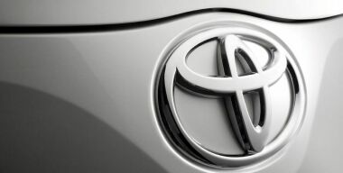 Toyota Camry осталась лидером, а Lexus вырос