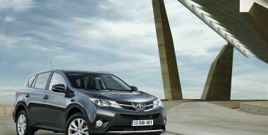 Toyota RAV4 подешевела на четверть миллиона