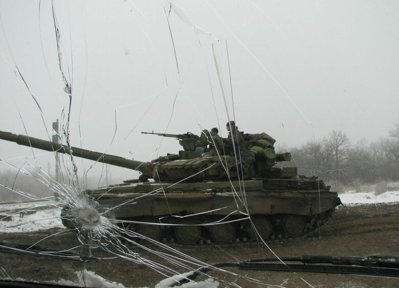 Изображение На каких машинах воюют и по каким ПДД ездят в Луганске