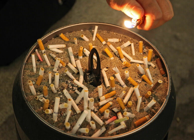 Изображение Курить за рулем запретят по просьбе «молодежи»