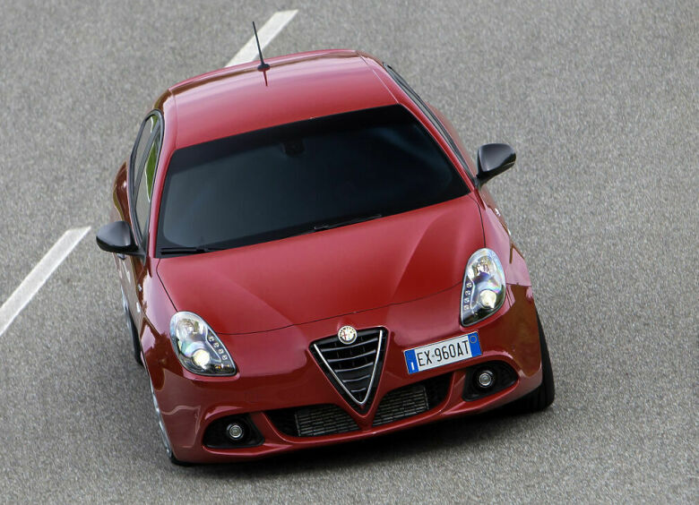 Изображение Alfa Romeo Giulietta: заводная «девочка с тараканами»