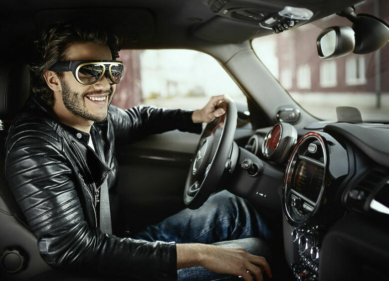 Изображение BMW покажет свой вариант Google Glass