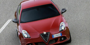 Alfa Romeo Giulietta: заводная «девочка с тараканами»