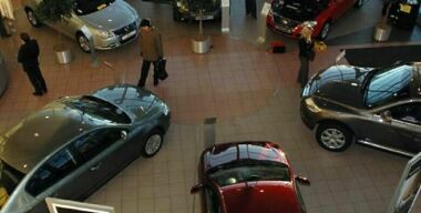 В каких автосалонах работать хорошо