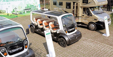 Китайцы готовят автомобиль на солнечных батареях