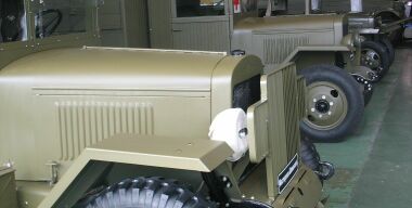 «Олдтаймер-галерея»: броня на выставке колес