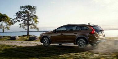 Volvo опубликовала российские ценники на новые Cross Country