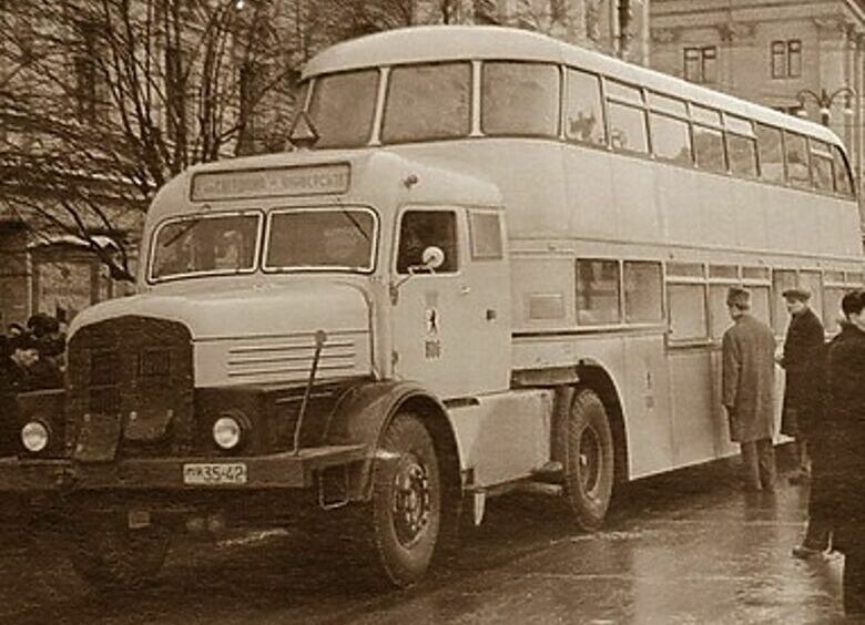 Изображение Московскому автобусу стукнуло 90