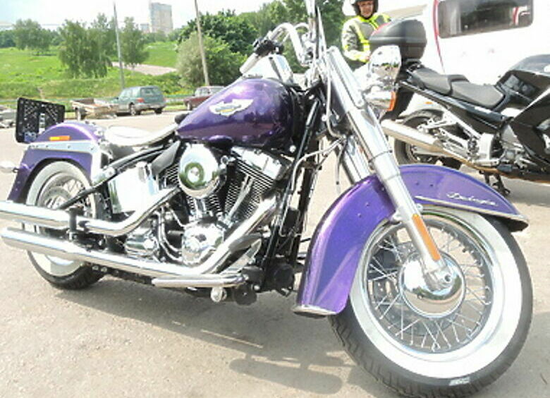 Изображение Harley-Davidson Softail Deluxe: назад в будущее