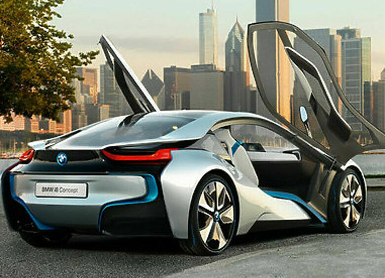 Изображение BMW i8 разбили под списание во время тестов