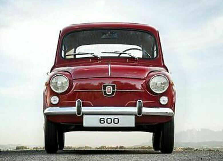 Изображение Испанцы отметили 57-летие SEAT 600