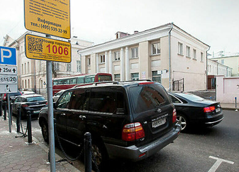 Изображение Платную парковку вне Садового введут, несмотря на мнение депутатов