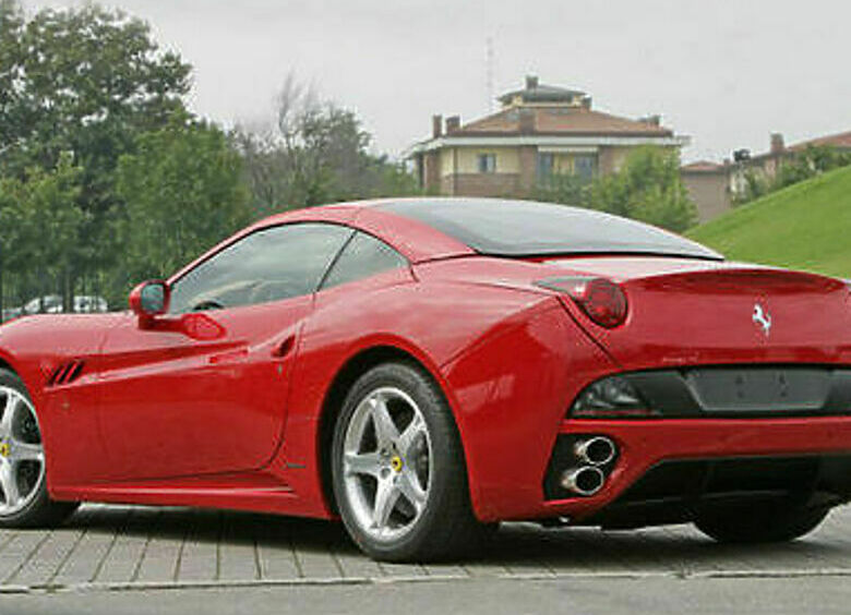 Изображение «Ferrari» поставит на California турбированный двигатель