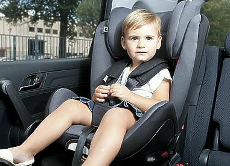 Изображение Малолетних пассажиров  высадят из детских кресел