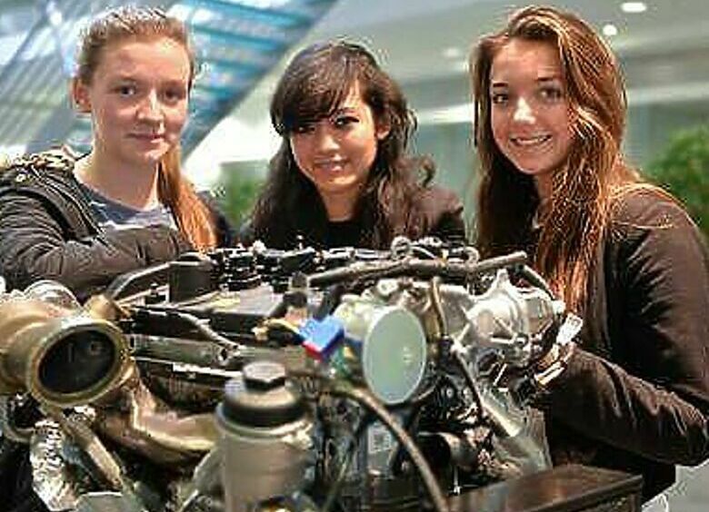 Изображение Зачем BMW заманивает на заводы женщин