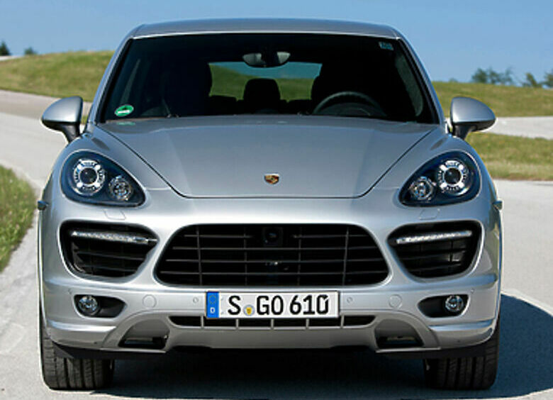 Изображение Porsche Cayenne «завалит» стойки