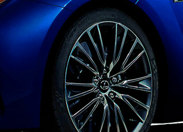 Изображение «Lexus» покажет новую модель с приставкой F