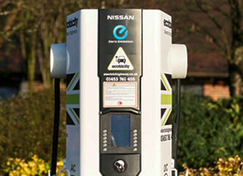 Изображение «Nissan» увеличивает количество зарядок для электромобилей