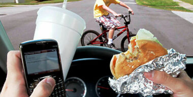 5 вещей, которые не нужно делать за рулем