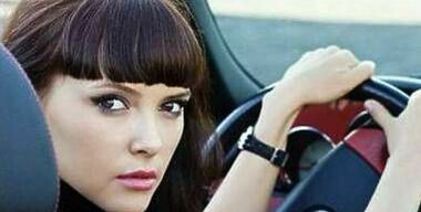 Какие плюсы и минусы для женской красоты таит автомобиль