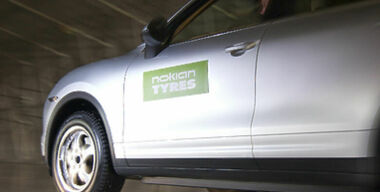 Шина шипы выпускает и... убирает