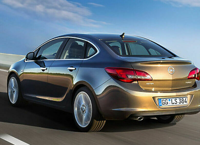 Изображение  Opel Astra sedan: заsedanие продолжается...