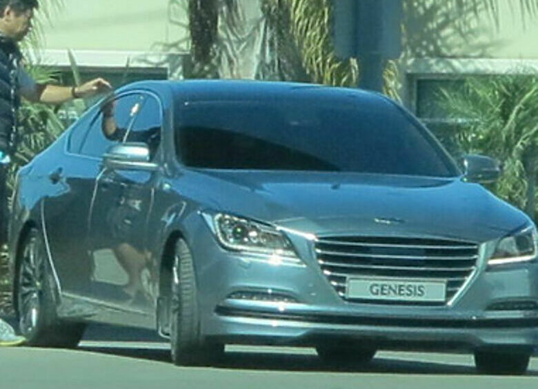 Изображение Hyundai Genesis превратился в «Peugeot»