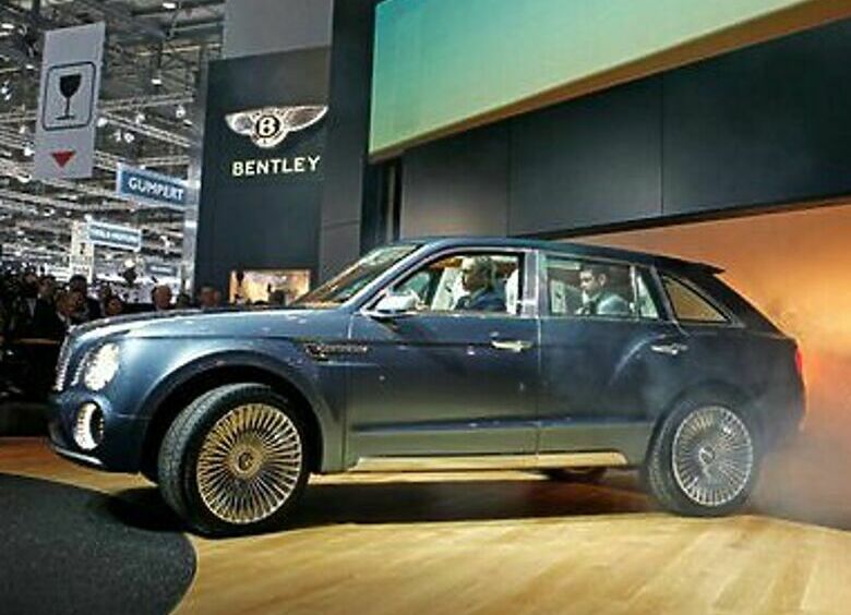 Изображение Bentley EXP 9 F дали зеленый свет