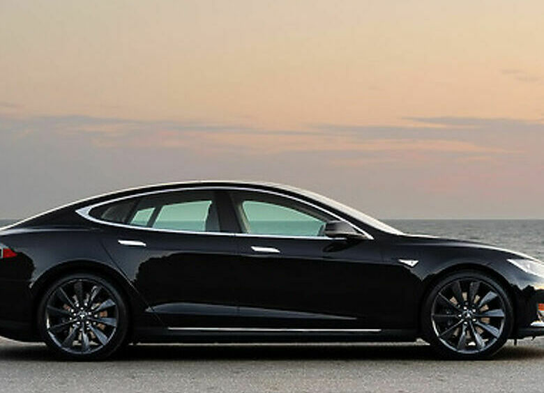 Изображение «Tesla» готовит полноприводные Model S