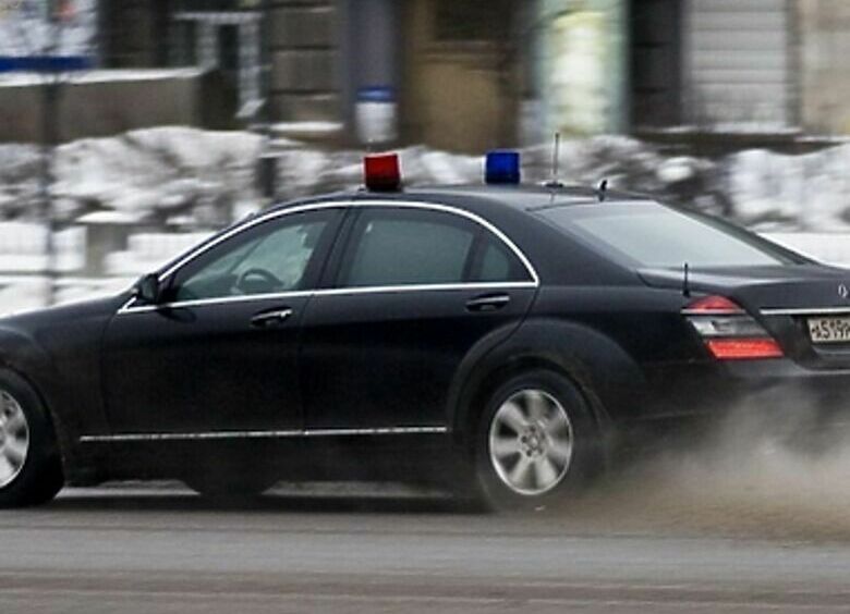 Изображение Дмитрий Медведев и неприкасаемые на дорогах