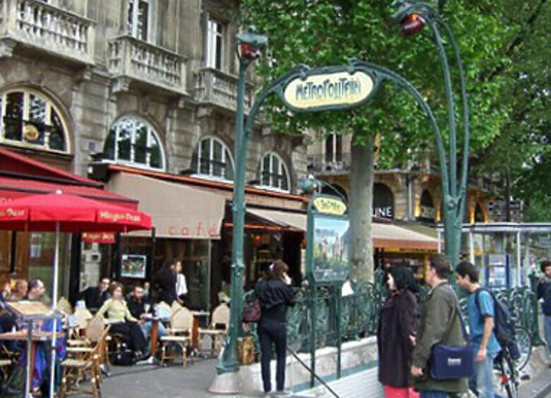 Изображение Париж без «пробок» и мусора