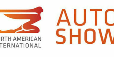 Мал, удал, красив