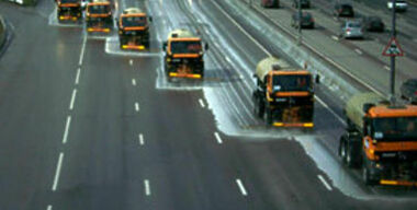 Чем отмывают Москву от грязи