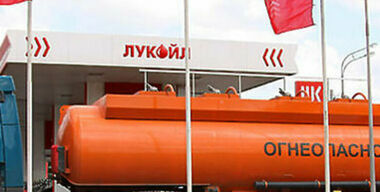 Не в бровь, а в ФАС